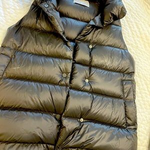 Athletes puffer vest